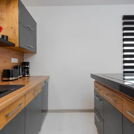 De Luxe Three Bedroom With Hot-tub