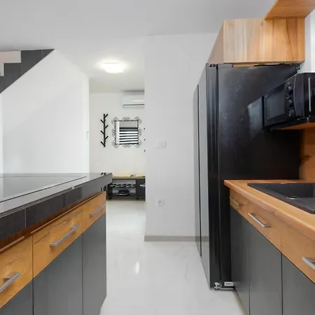 De Luxe Three Bedroom With Hot-tub *
