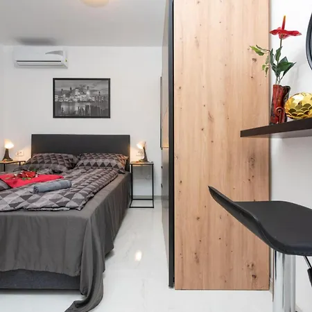 아파트 De Luxe Three Bedroom With Hot-tub *