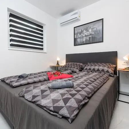 De Luxe Three Bedroom With Hot-tub