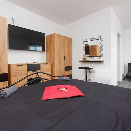 De Luxe Three Bedroom With Hot-tub 아파트