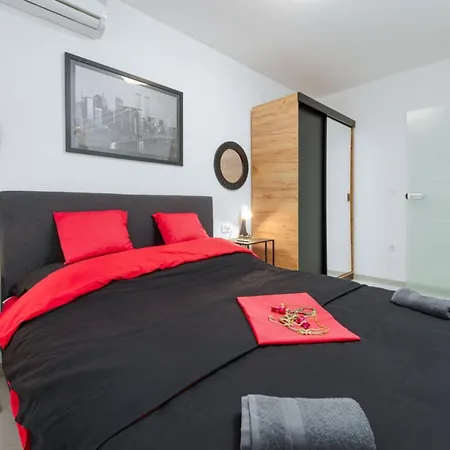 De Luxe Three Bedroom With Hot-tub *