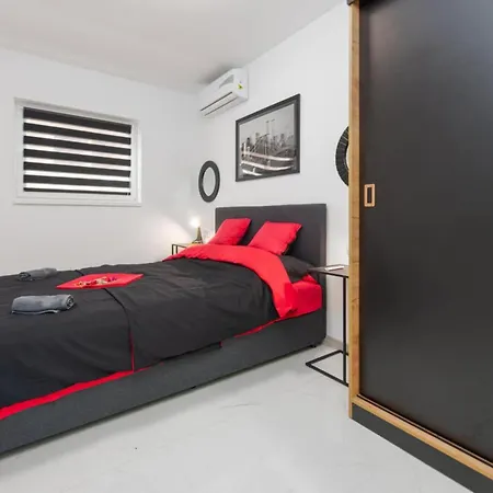 De Luxe Three Bedroom With Hot-tub