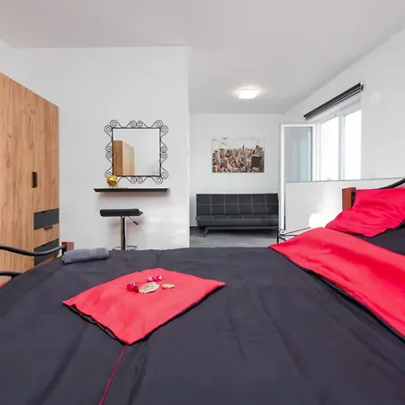De Luxe Three Bedroom With Hot-tub * 비르