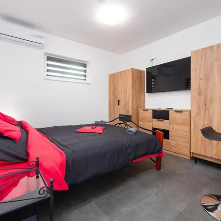 아파트 De Luxe Three Bedroom With Hot-tub *