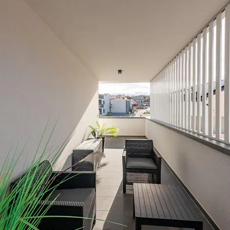 아파트 De Luxe Three Bedroom With Hot-tub *