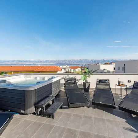 아파트 De Luxe Three Bedroom With Hot-tub 비르